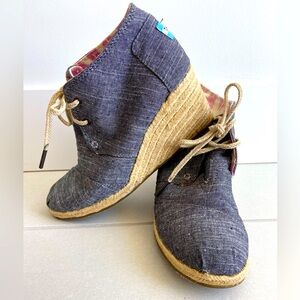 TOMS Desert Lace‑Up Chambray Wedge Espadrilles – Rope Heel | Size 7